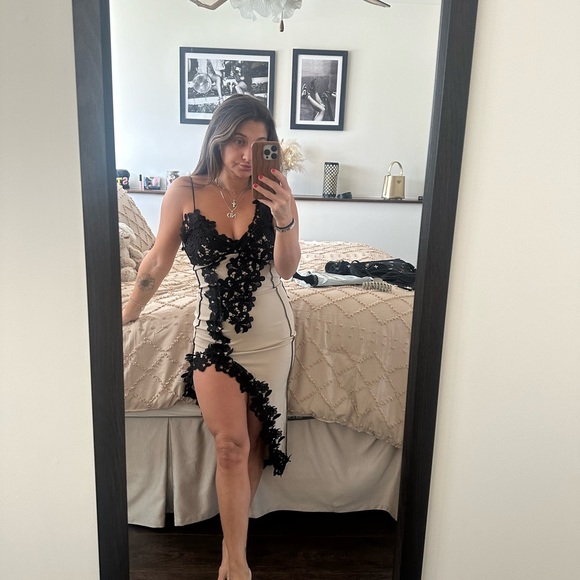 Deep v lace dress - Picture 5 of 5